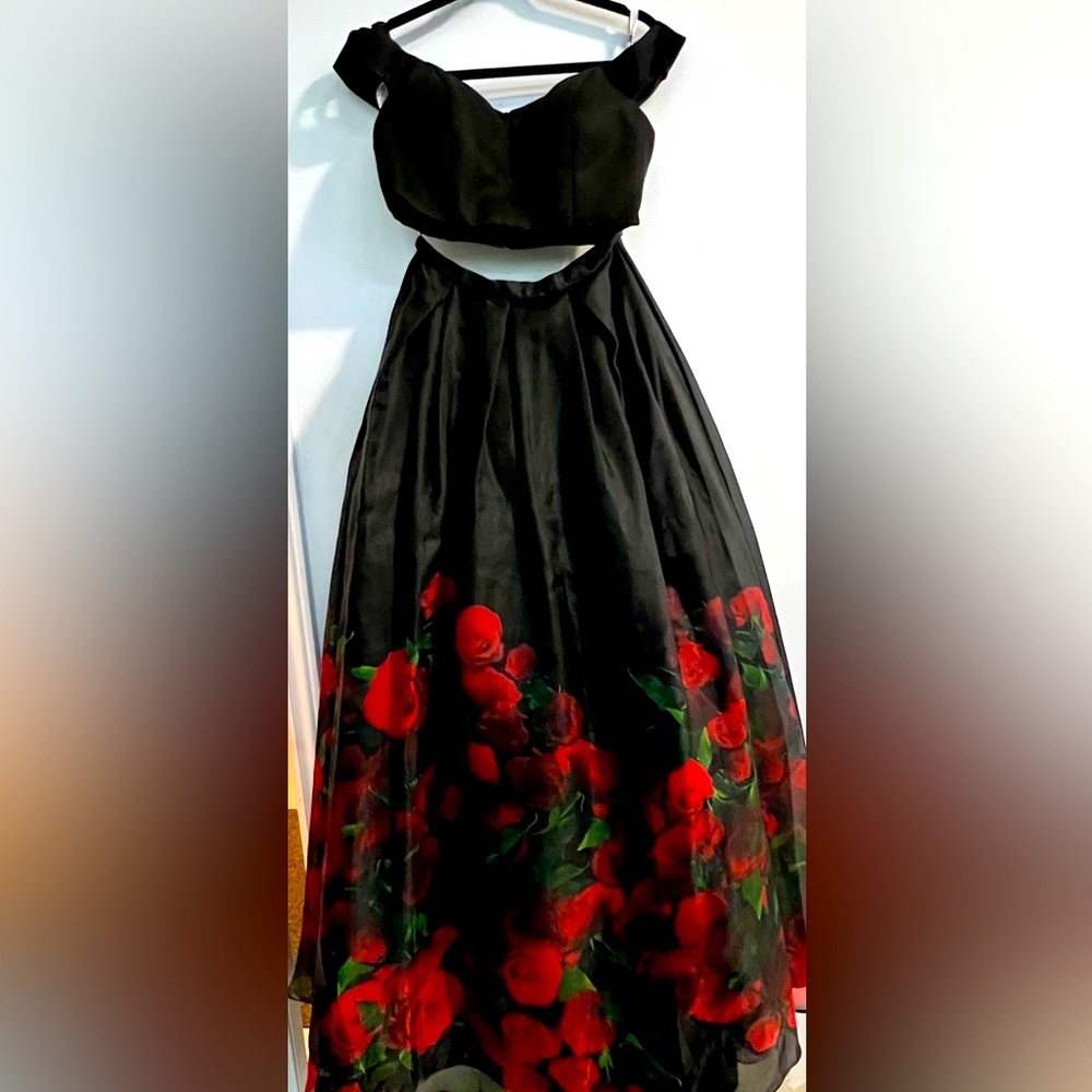 Blush 2 piece gown. Grad. Prom. Performance.Size 8. Black with red rose design